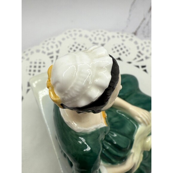 Royal Doulton Figurine 2228 A Lady from Williamsburg sitting on bench Colonial - Picture 10 of 14